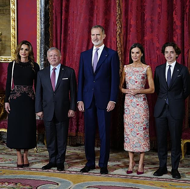 Los reyes de Jordania y su hijo junto a los reyes de España.