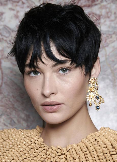 Imagen - Grace Elizabeth con corte de pelo corto a capas estilo bowl