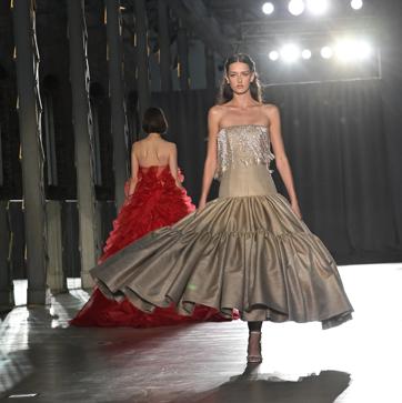 Imagen secundaria 1 - Imáagenes del último desfile de Redondo Brand.