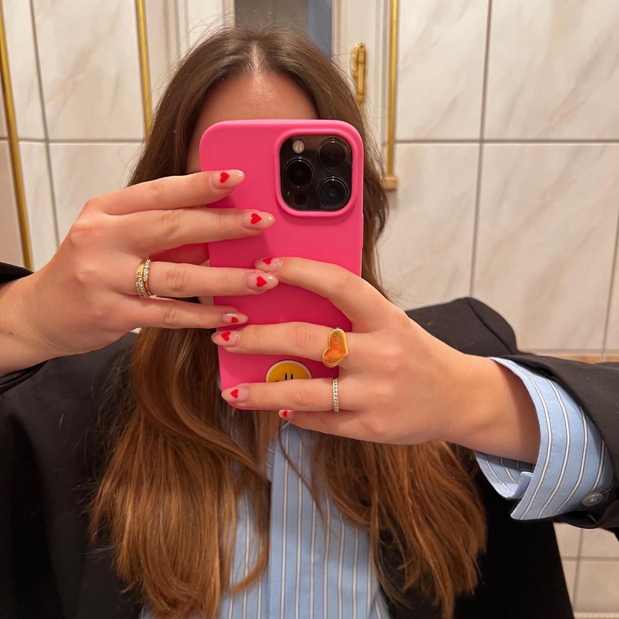 Manicura con corazones