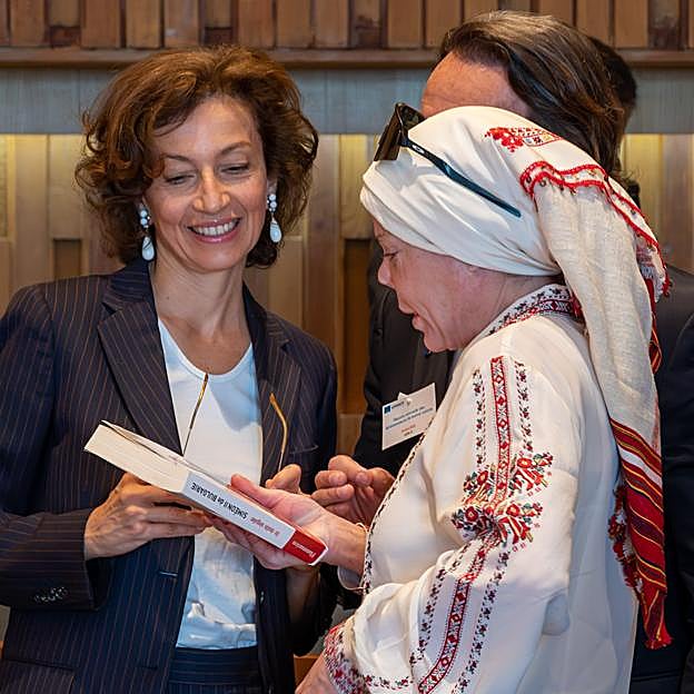 Kalina de Bulgaria con la directora general de la Unesco, Audrey Azoulay. 