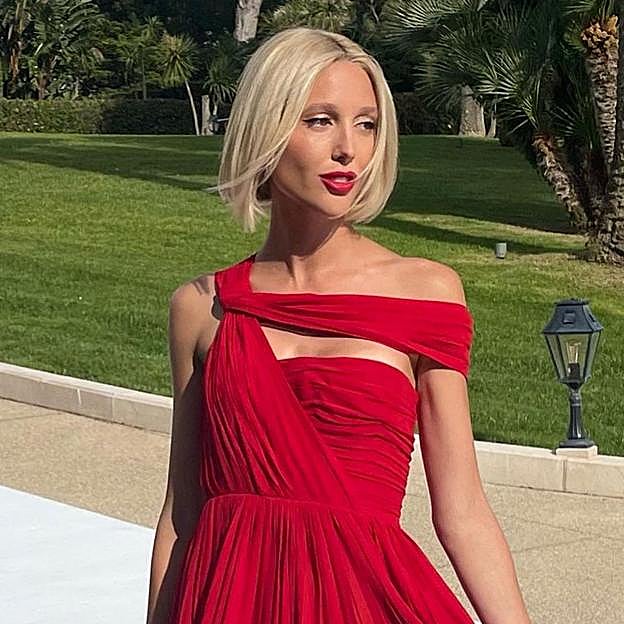 Olympia de Grecia con un frenchie bob.