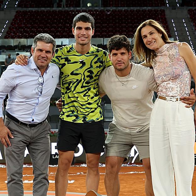 La familia de Carlos Alcaraz: madre sevillana, abuelo ajedrecista y su segundo padre