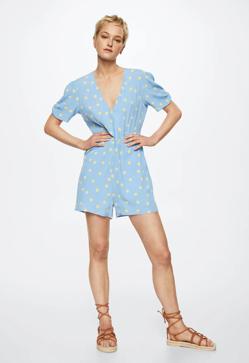 Imagen secundaria 2 - Mono con estampado de lunares de Mango (12,99 euros).