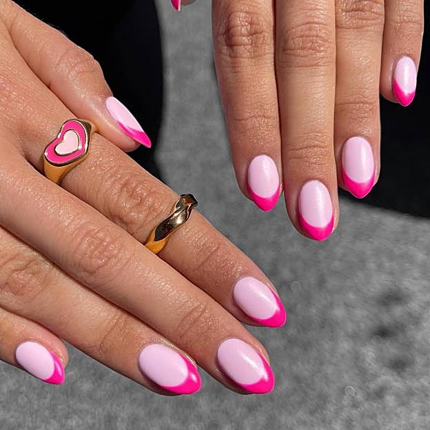 Manicura francesa barbiecore en rosa