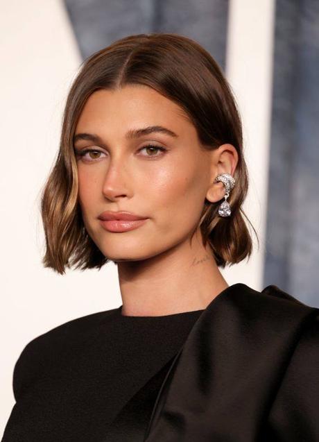 Imagen - Hailey Bieber con peinado bob estilo blunt para pelo liso