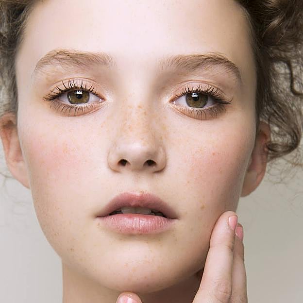 Exfoliante facial casero: esto es lo que opina una dermatóloga sobre su uso