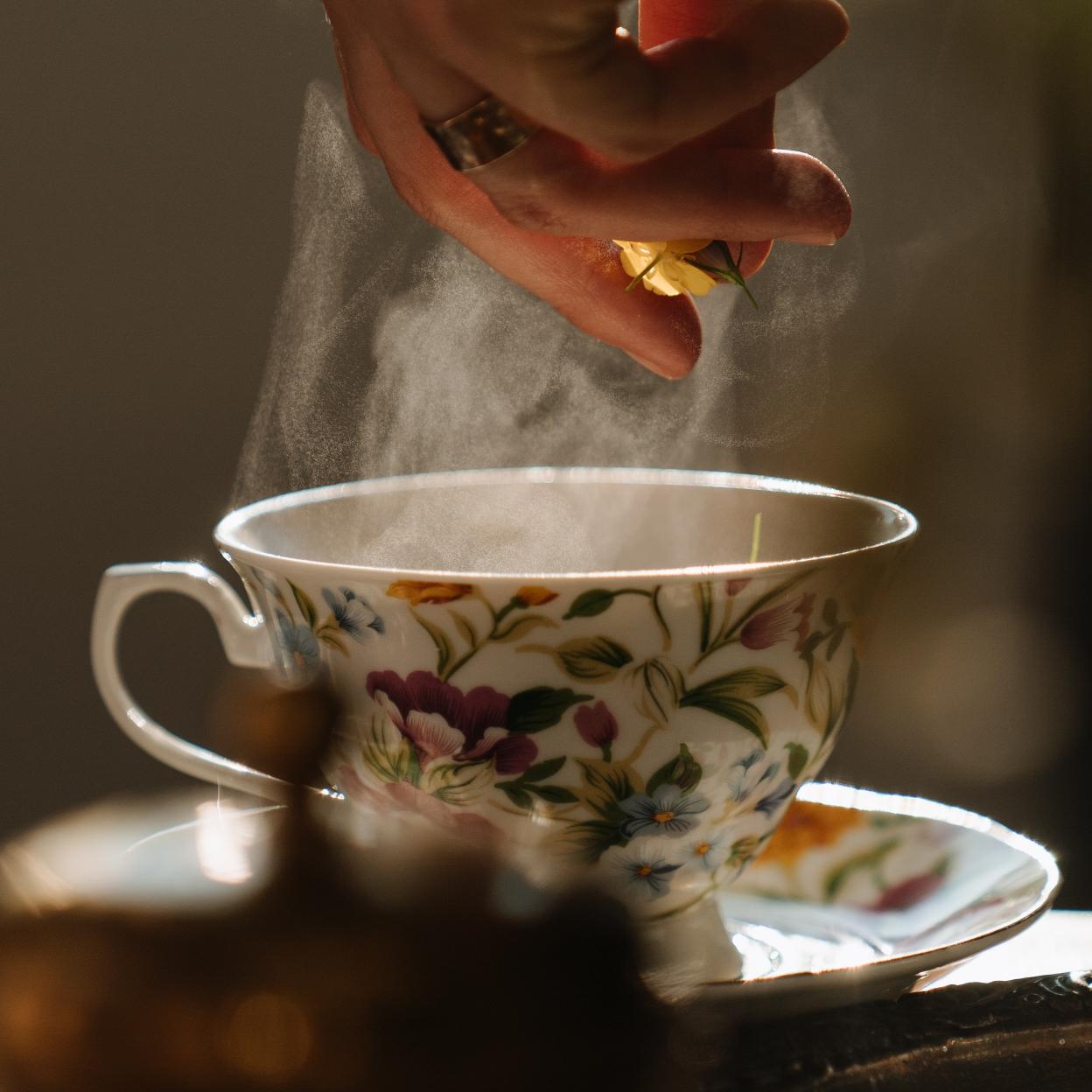 La infusión de cáscara de mandarina, piña y jengibre puede ayudarte a adelgazar. 