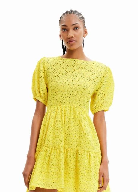 Imagen - Vestido amarillo troquelado de Desigual, 49,98 euros.