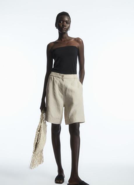 Imagen - Shorts de tiro alto de COS, 59 euros.