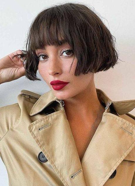 Imagen - Influencer con microbob al estilo francés como corte para pelo encrespado