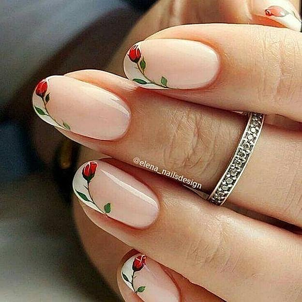 Manicura francesa con flores