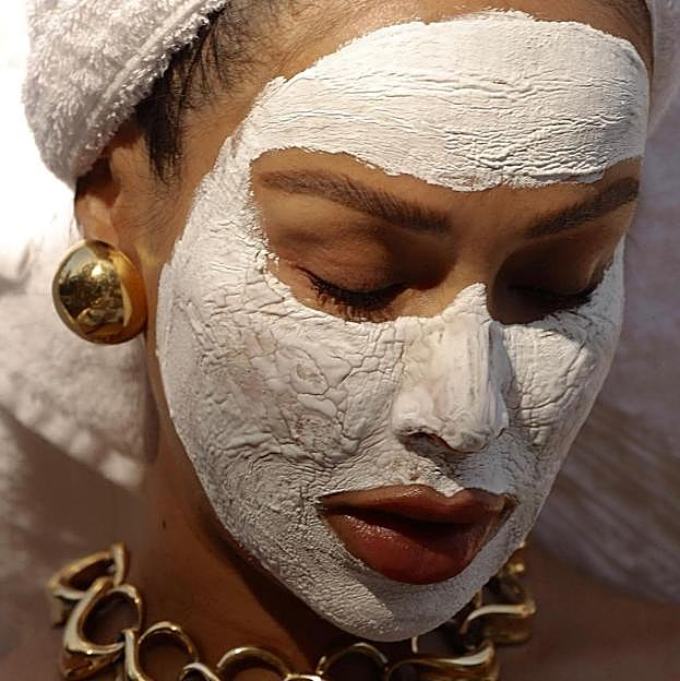 Qué tiene esta mascarilla facial con efecto piel de bebé que se ha hecho viral: por qué consigue alisar la piel en la primera palicación