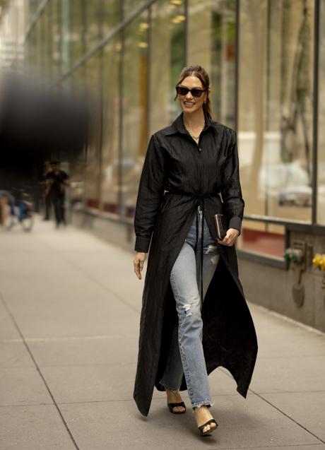 Imagen - Karlie Kloss con vaqueros pitillo. Foto: Launchmetrics Spotlight.