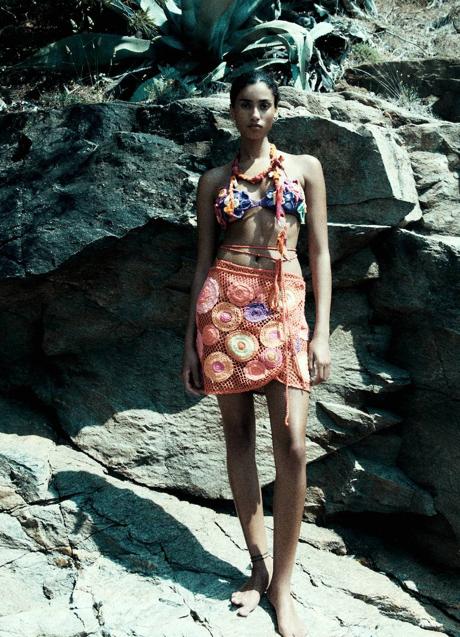 Imagen - Look de crochet y flor3D con top y falda pareo