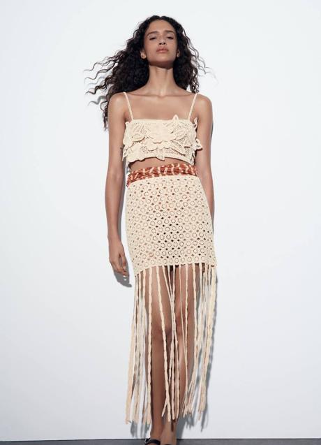 Imagen - Conjunto con flor de crochet 3D en crudo