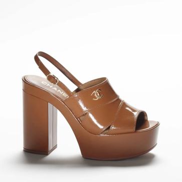 Imagen secundaria 1 - Sandalias de plataforma de Chanel en color rojo oscuro, marrón claro y negro