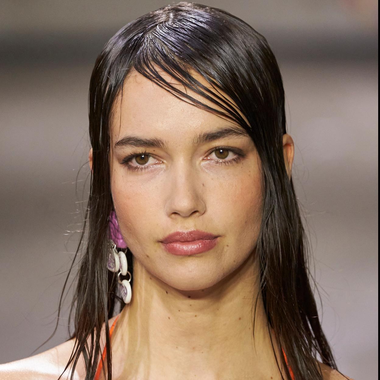 Si tienes el cuero cabelludo seco, este champú calmante te hará olvidarte de los picores