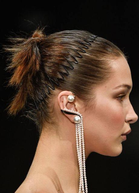 Imagen - Diadema en zigzag tendencia como truco para recoger el flequillo corto