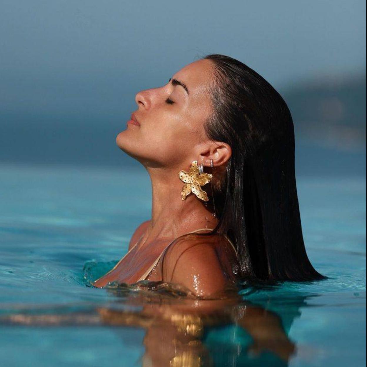 Influencer expuesta al sol