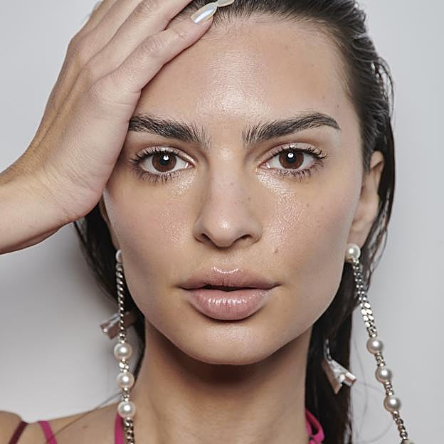 Manual de la vitamina K: qué es, para qué sirve y cómo se aplica para reducir especialmente las ojeras