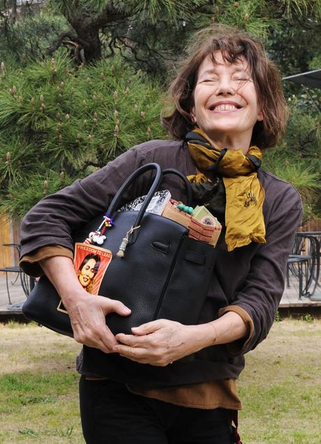 Imagen - Jane Birkin con el bolso de Hermès que lleva su nombre. Foto: Gtres