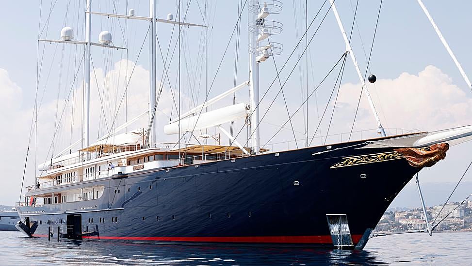 Jeff Bezos: con parada en Palma de Mallorca, el creador de Amazon realizó el pasado abril la travesía de bautismo de Koru, el supervelero más alto de la historia, valorado en 500 millones de dólares.