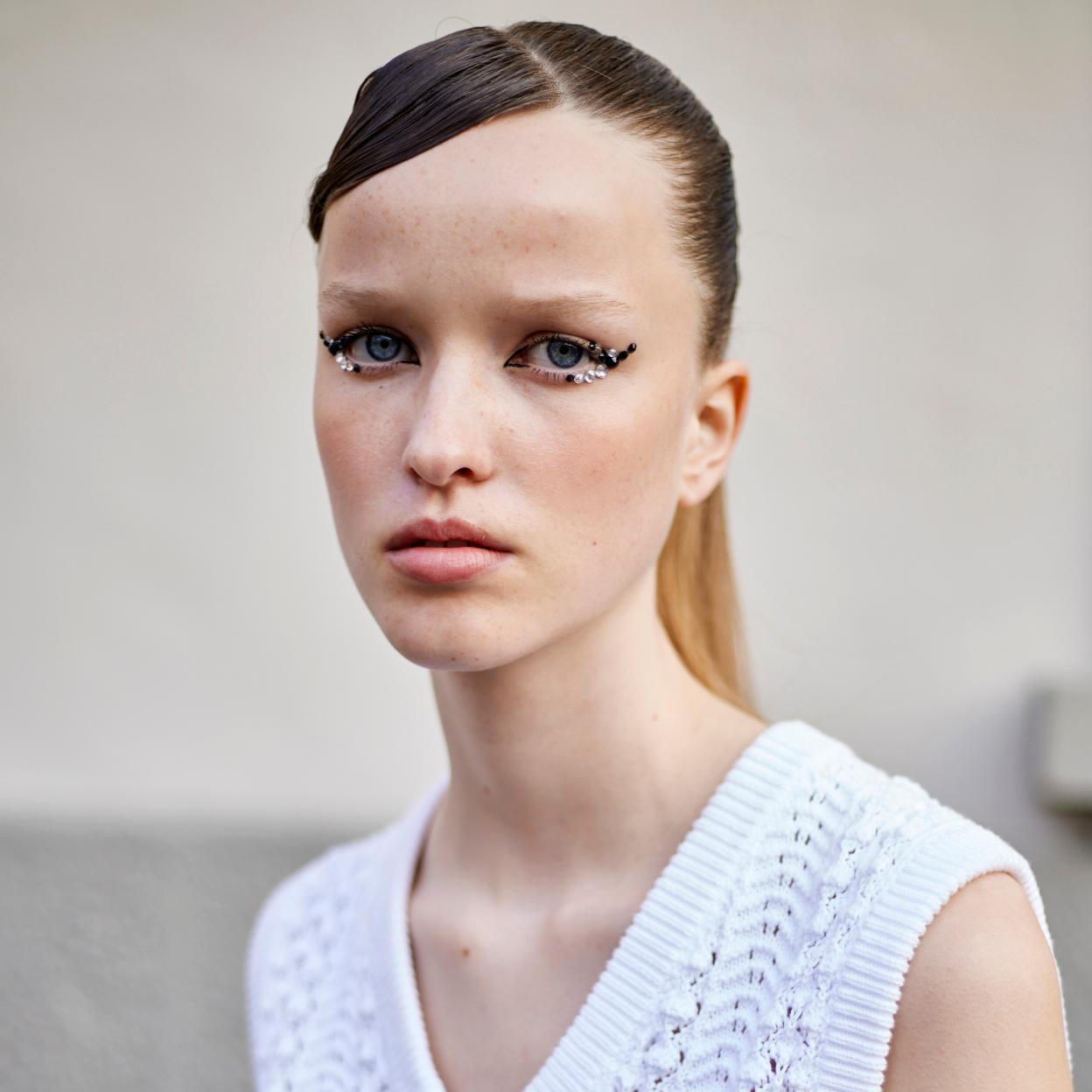 Rihanna me recomendó este exfoliante facial diario con cafeína y, tras probarlo, esto es lo que opino.