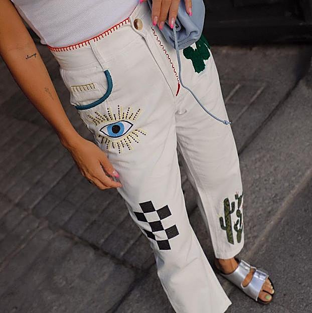 Imagen principal - Los detalles del look de María Fernández-Rubíes.