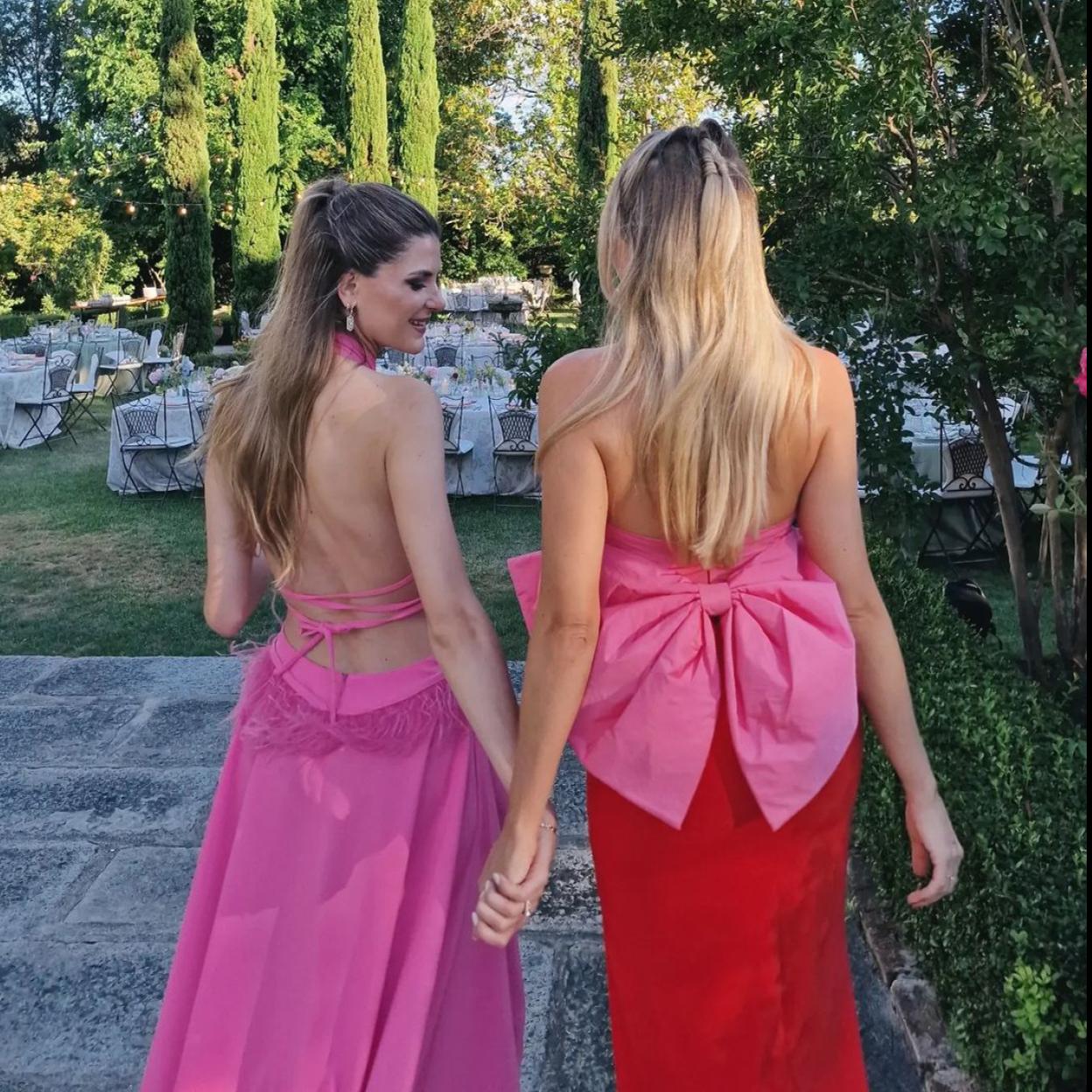 La influencer Mirian Pérez con un vestido con lazo de Koahari.