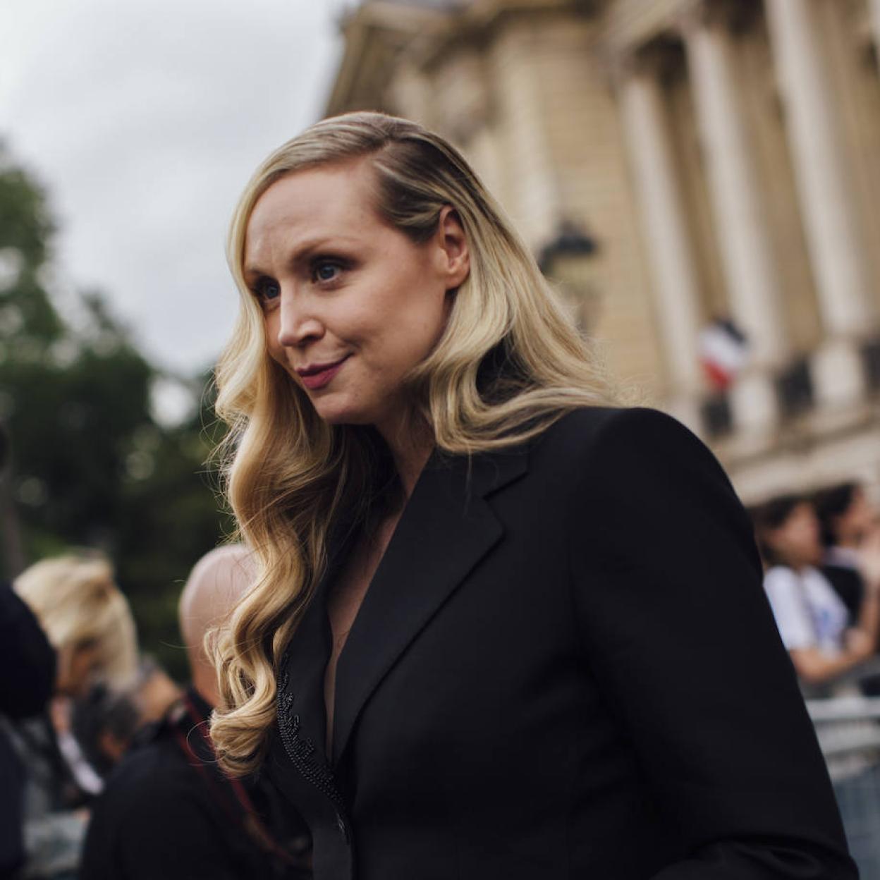 Gwendoline Christie con melena con ondas