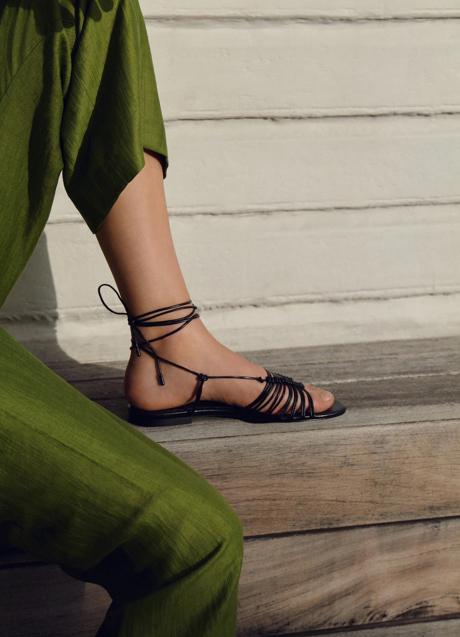 Imagen - Sandalias negras de Massimo Dutti (79,99 euros)