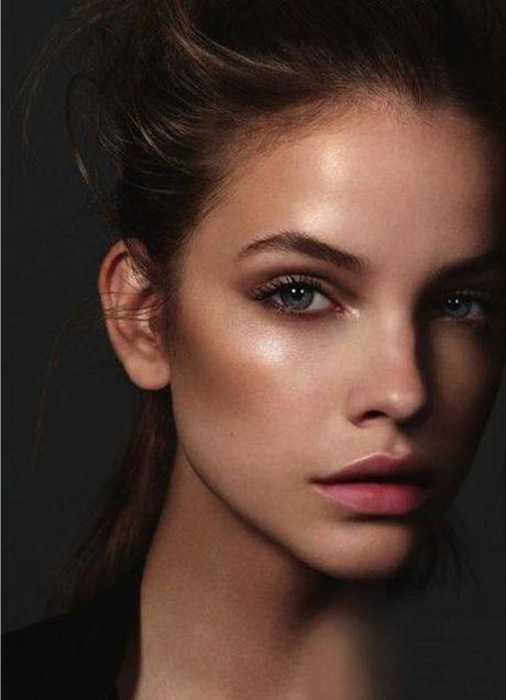 Imagen - Modelo con zonas iluminadas del rosrro