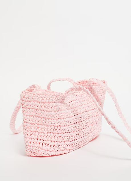 Imagen - Bolso trenzado en rosa pastel de Sfera. Foto: Sfera.