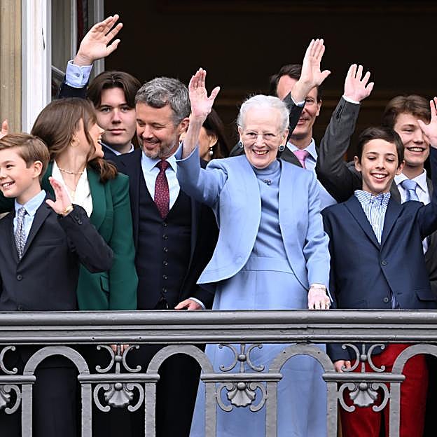 Margarita de Dinamarca, arropada por su familia, en su 83 cumpleaños. /