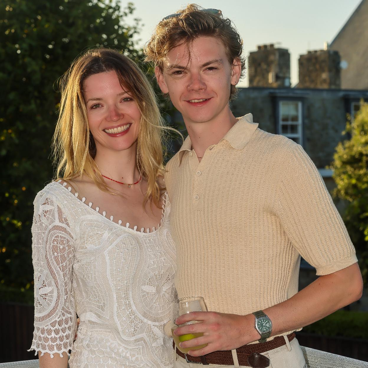 Talulah Riley y Thomas Brodie-Sangster