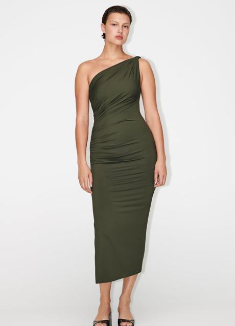 Imagen - Vestido drapeado en verde de Zara. Foto: Zara.