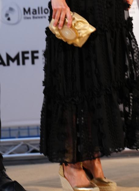 Imagen - Las alpargatas y el bolso de la reina Letizia. / LIMITED PICTURES