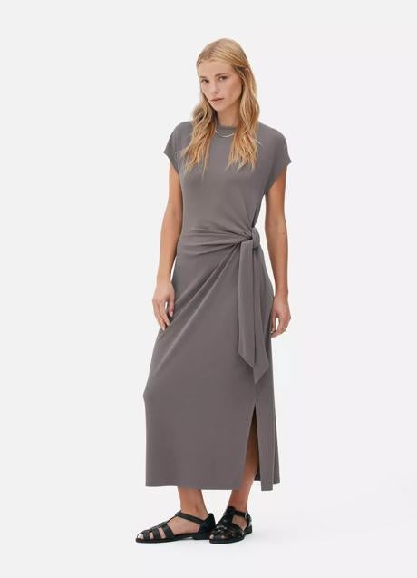 Imagen - Vestido midi en color gris de Primark. Foto: Primark.