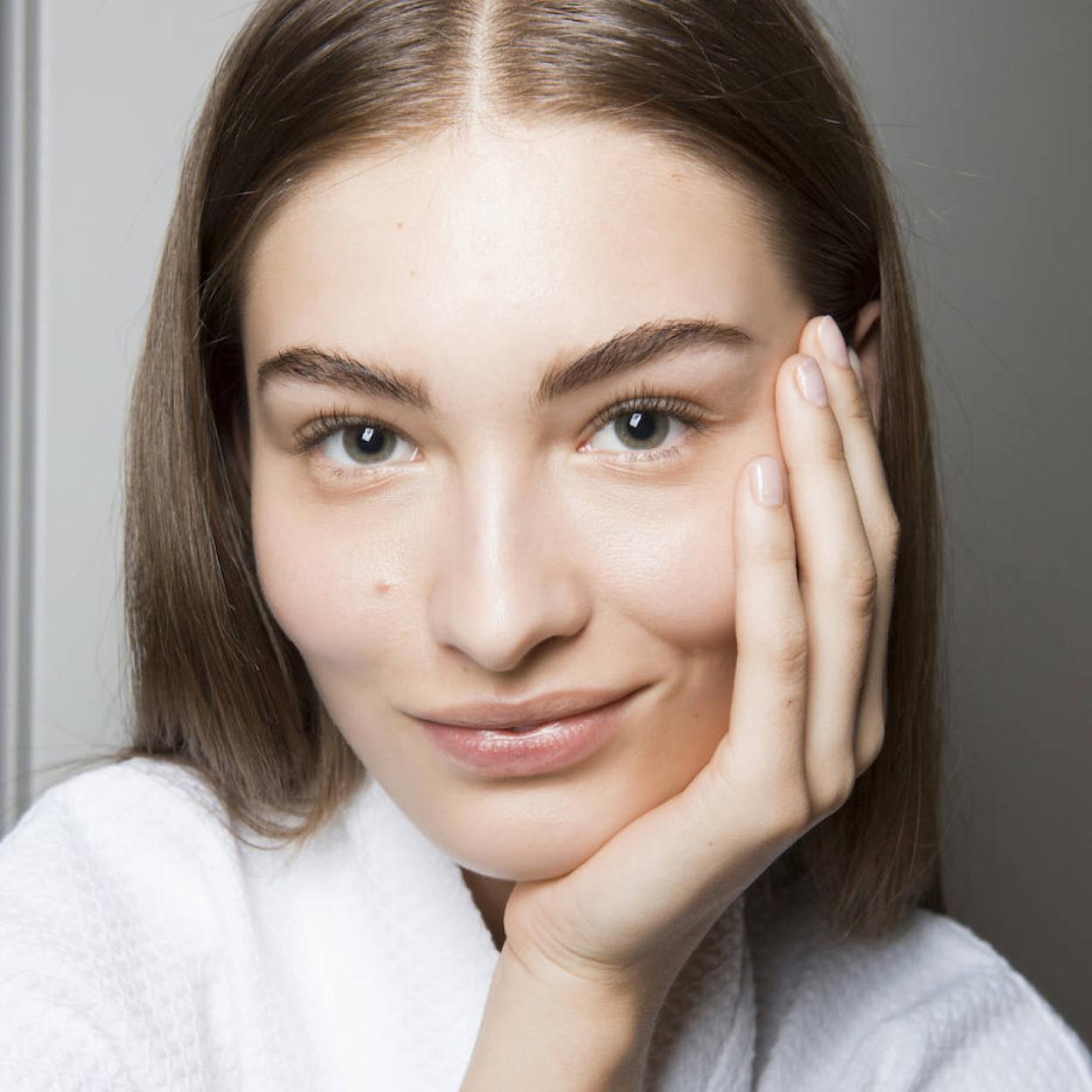 Modelo con piel limpia