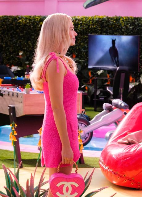 Imagen - Margot Robbie en la película 'Barbie', con total look de Chanel. / Cortesía de Chanel.
