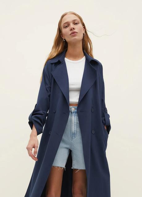 Imagen - Trench largo fluido de Stradivarius (39,99 euros)