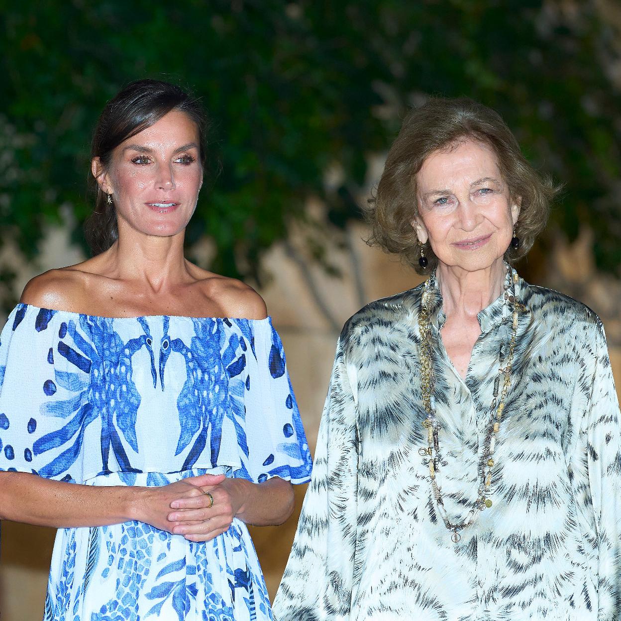 La reina Letizia y la reina Sofía durante la recpeción en Marivent.
