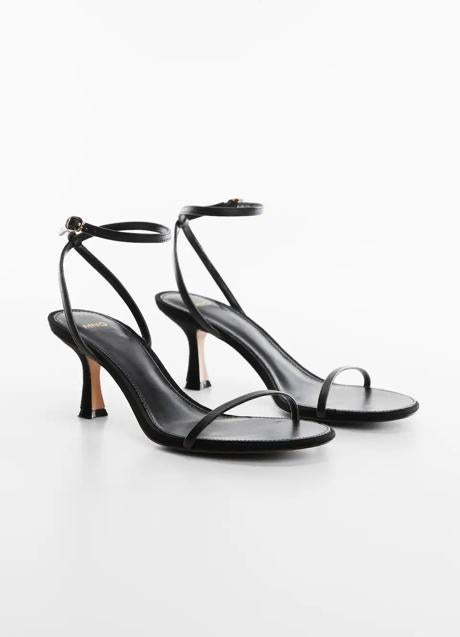 Imagen - Sandalias de color negro de Mango (35,99 euros)