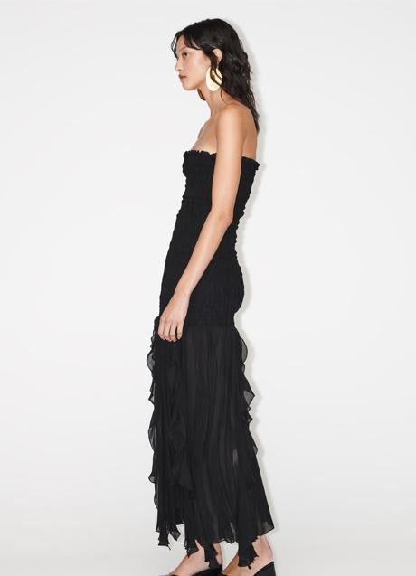 Imagen - Vestido palabra de honor con volantes de Zara. Foto: Zara.