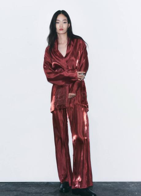 Imagen - Conjunto con kimono brillante en color rojo