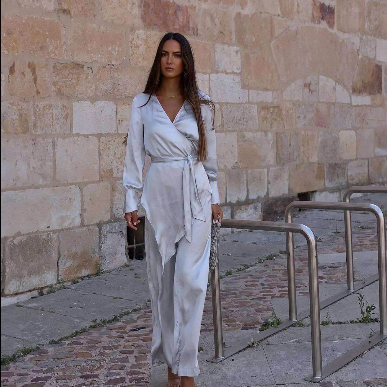 La influencer lleva un conjunto con kimono