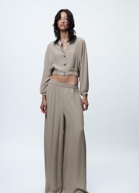 Imagen - Chaqueta bomber corta fluida de Zara. Foto: Zara.