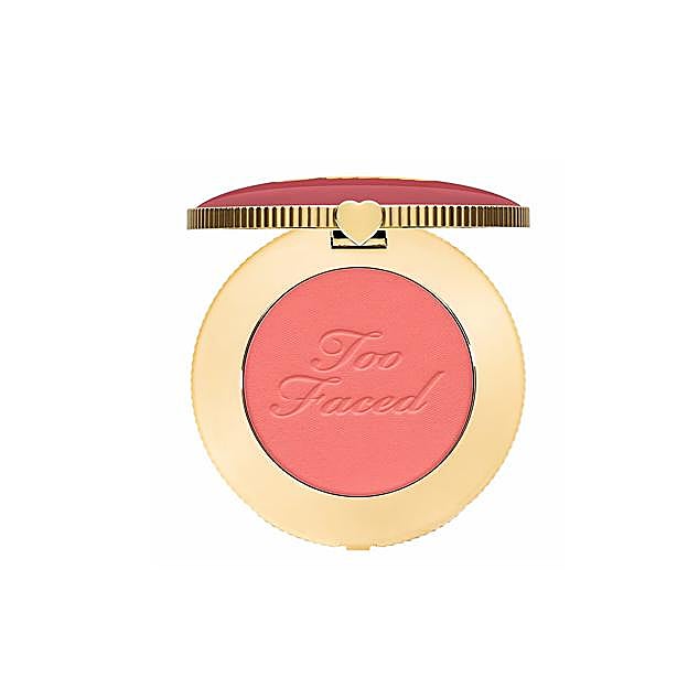 Colorete en polvo Head in the Clouds de Too Faced.