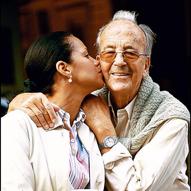 Qué pasó con Ronna Keit, la polémica viuda del doctor Julio Iglesias Puga (Papuchi): volcada en sus dos hijos, residencia en Florida y veraneos en España